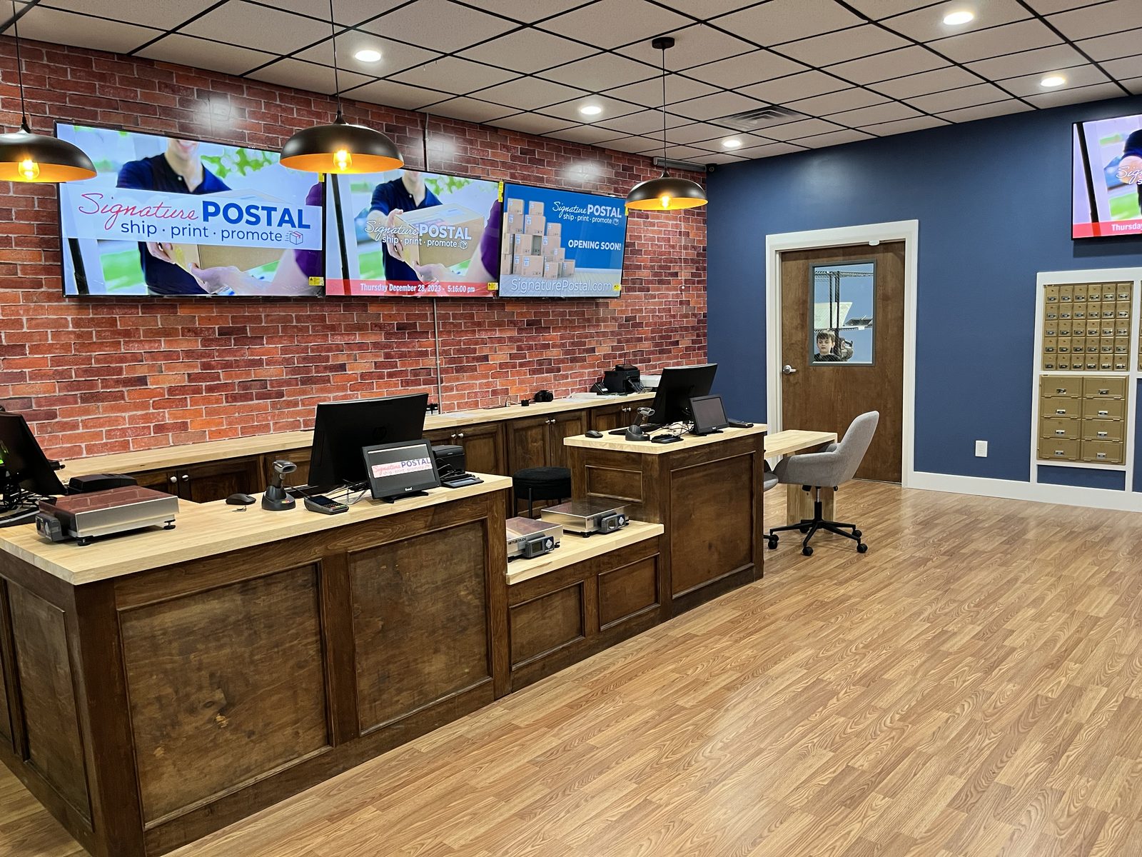Inside Signature Postal: the counter where documents are faxed, scanned, and emailed